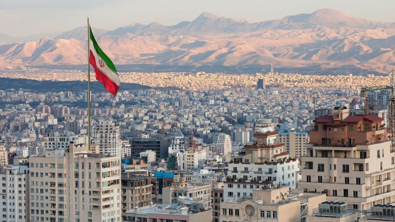 Kemudian, dari segi ketersediaan kekuatan tambahan (manpower) Iran memiliki sekitar 49.05 juta warga sipil di mana 41.17 juta di antaranya Fit for Service.