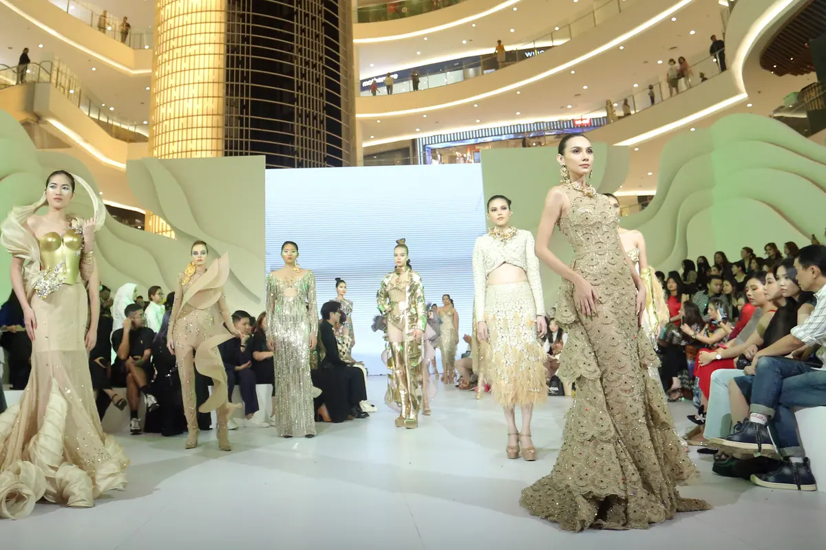 Kenang Kejayaan Kerajaan Majapahit di Koleksi Gaun Mewah Maharani dari Ivan Gunawan