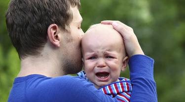 Video Bayi Tirukan Ekspresi Mewek Ayah Lucu Atau Sedih Parenting Fimela Com