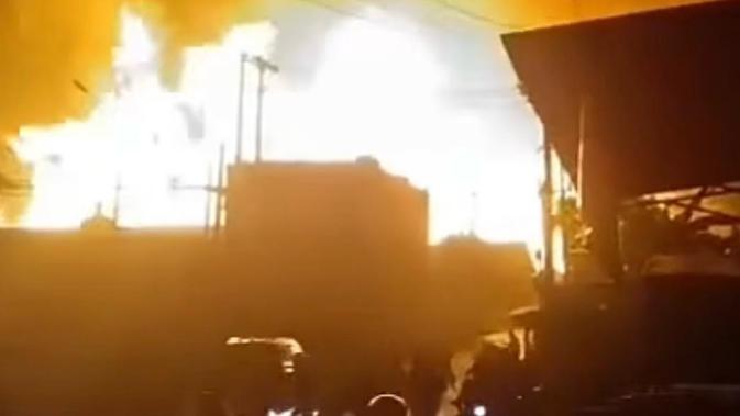 Kebakaran SPBE Cimuning Bekasi: Ledakan Picu Kepanikan, Warga Berhamburan