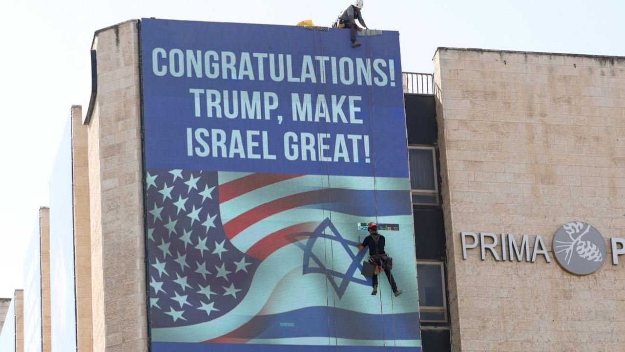FOTO: Donald Trump Menang Pemilu AS, Billboard Raksasa 'Make Israel Great' Terpampang di Yerusalem