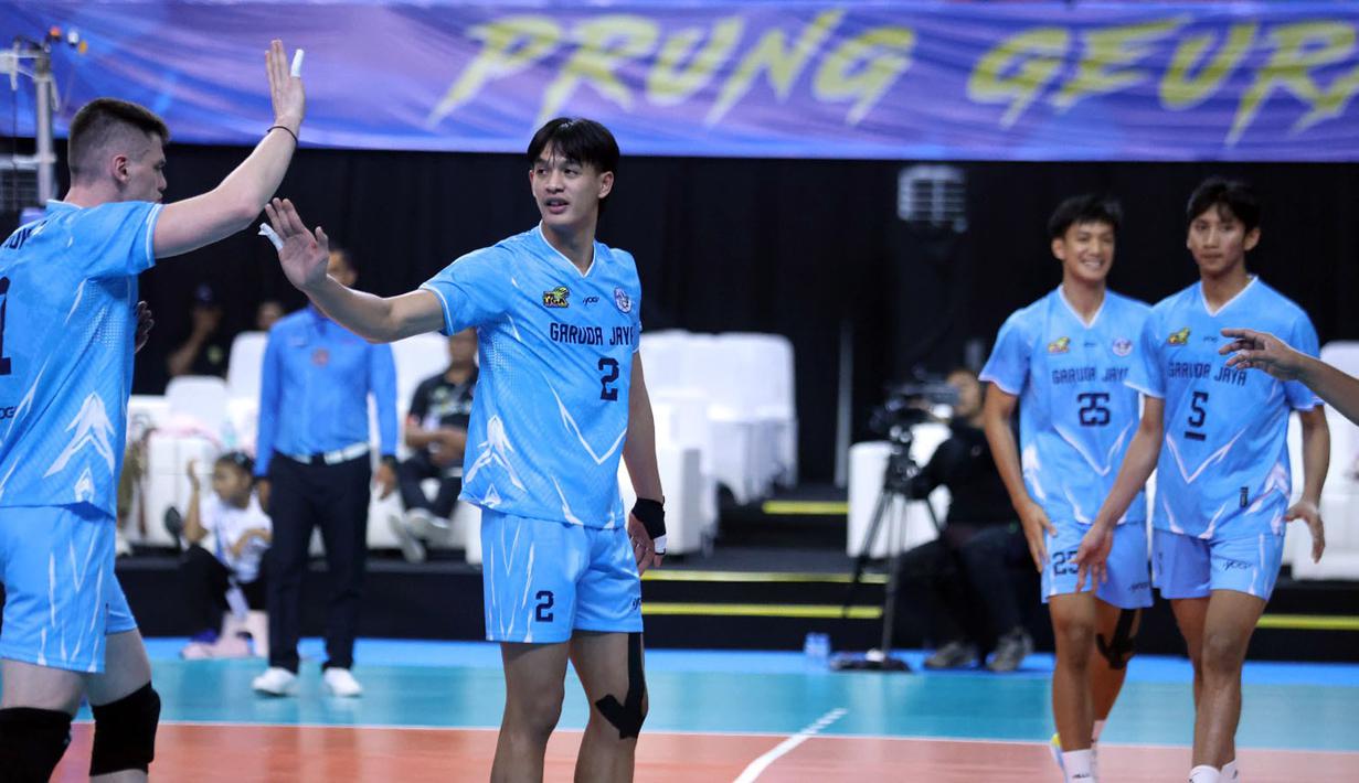 Fauzan Nibras dkk kemudian sukses meraih kemenangan pada set ketiga dan memperpanjang laga melalui set kelima. (Dok. PBVSI)