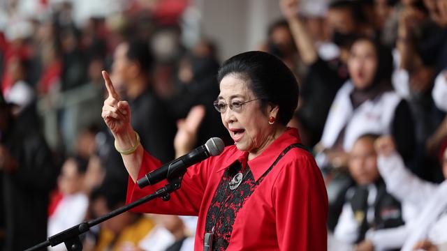 Ketua Umum PDIP Megawati Soekarnoputri di acara kampanye akbar Ganjar-Mahfud bertajuk Konser Salam Metal di Stadion Utama Gelora Bung Karno (GBK), Jakarta, Sabtu (3/2/2024). (Liputan6.com/Ady Anugrahadi)