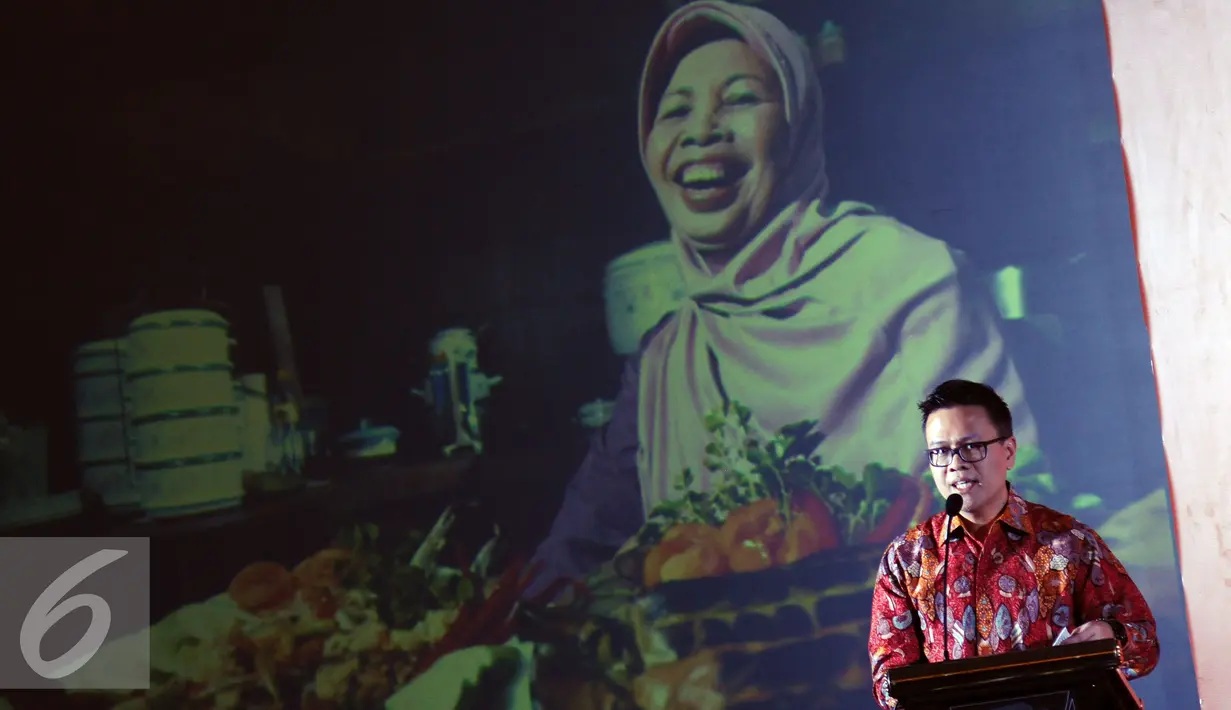 Head Daya, Andrie Darusman memberi sambutan jelang prosesi wisuda 300 nasabah usaha mikro dan purna bakti di Bogor, Jawa Barat (16/12/2015). BTPN mewisuda 300 nasabah program pemberdayaan usaha mikro dan purna bakti. (Liputan6.com/Helmi Fithriansyah)