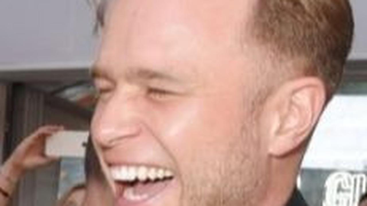 Penyanyi Olly Murs mengunggah foto kenangan bersama Liam dan menuliskan caption panjang yang menyentuh hati tentang kepergian mendiang.<br><br>