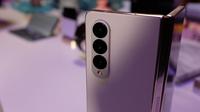 Samsung Galaxy Z Fold4 5G yang baru saja diluncurkan secara resmi. (Liputan6.com/Iskandar)