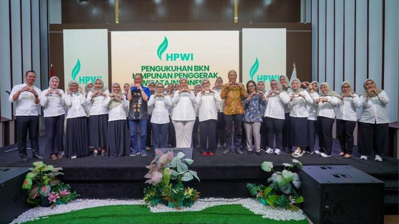 Momen Penting: Pengukuhan HPWI Bersamaan RUU Kepariwisataan, Komisi VII Optimis Gerakkan Ekosistem Pariwisata