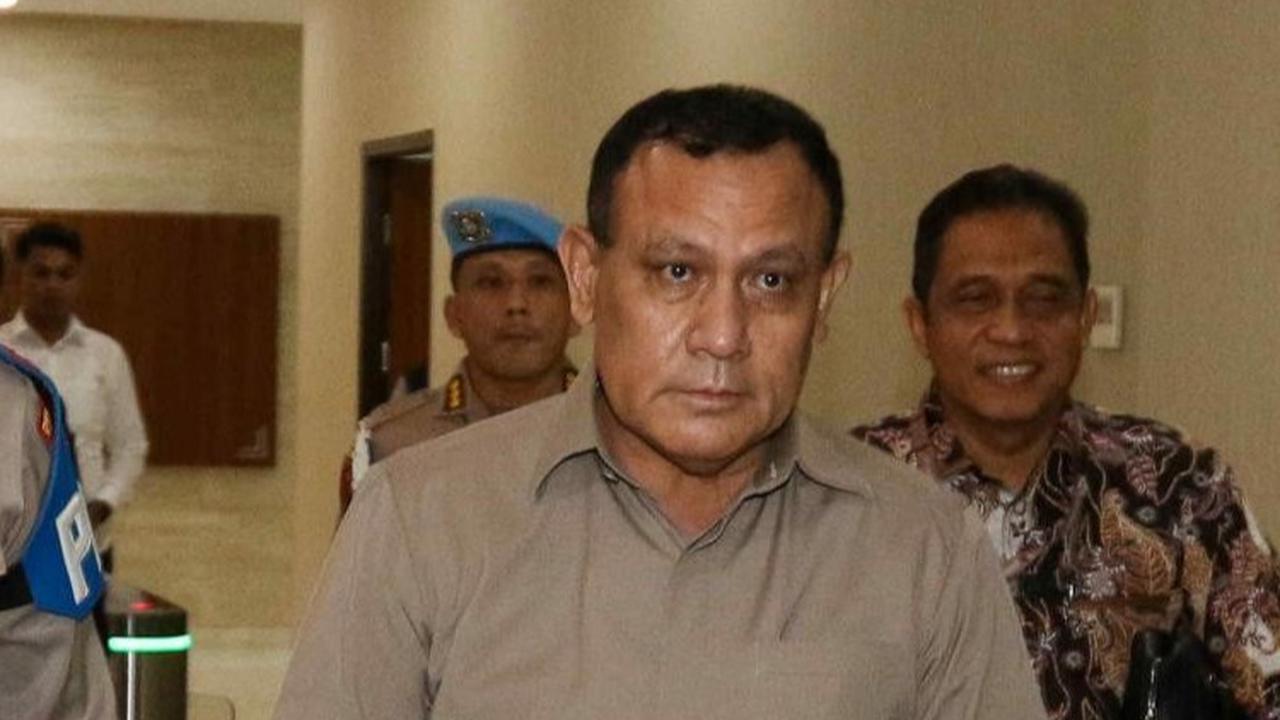 VIDEO: Ekspresi Firli Usai 11 Jam Diperiksa, Belum Ditahan & Dicecar soal Harta Berlimpah