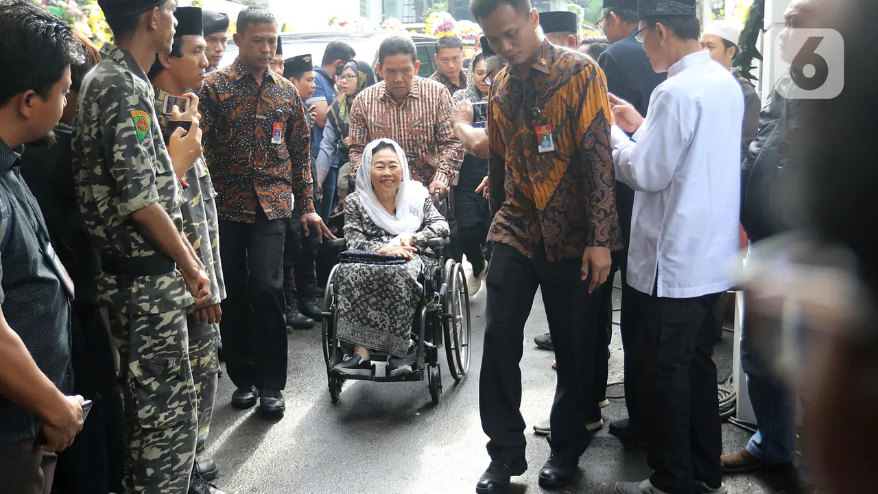Penghormatan Terakhir Jokowi dan Tokoh Nasional untuk Gus Sholah