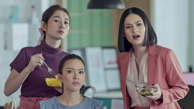 Teman-teman sekantor Rara. (Foto: Dok. Starvision Plus)
