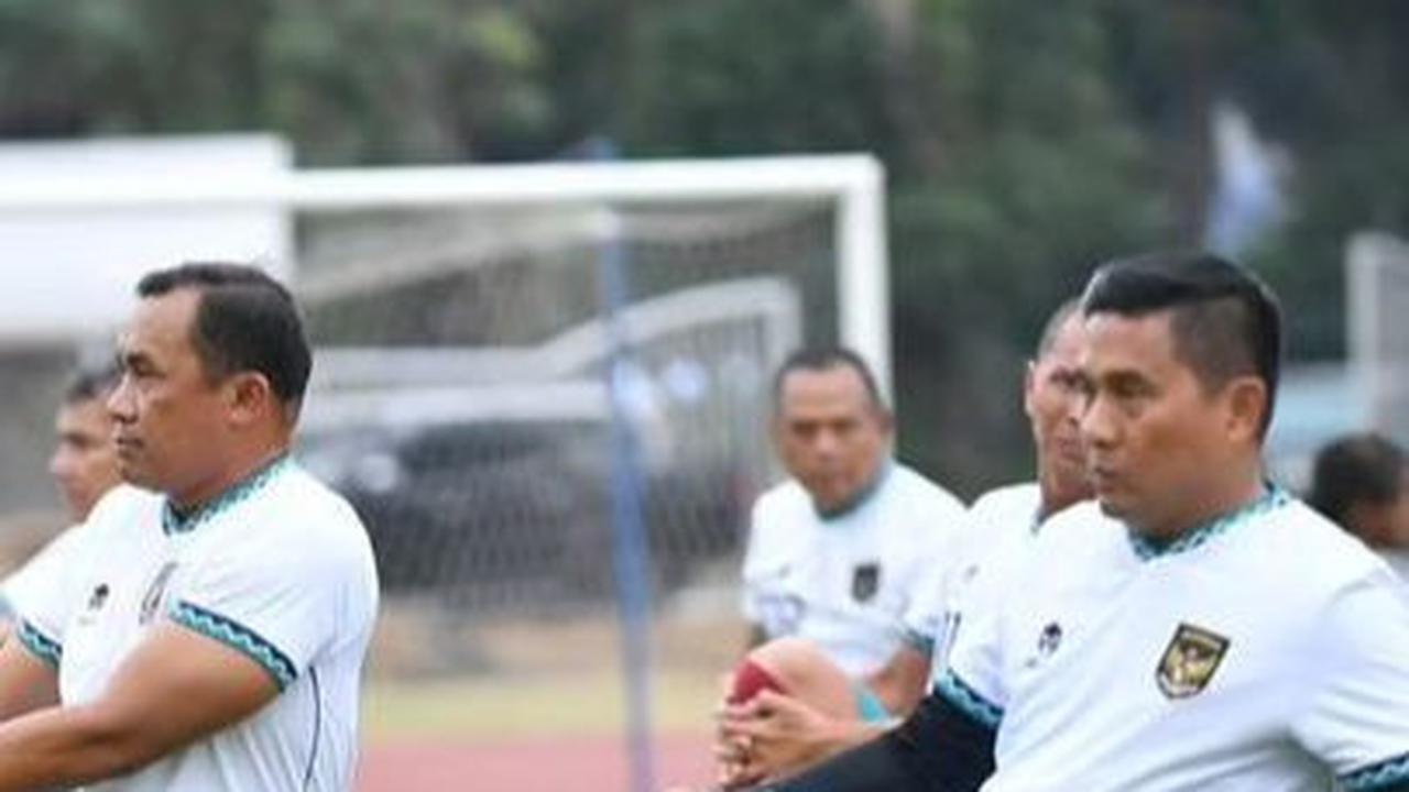 "Pertandingan sepak bola TNI Polri dan Selebritis FC bertujuan untuk mempererat dan menjalin tali silaturahmi rasa kebersamaan antara TNI Polri dengan Selebritis FC," tulis keterangan @kodam_jayakarta.<br>