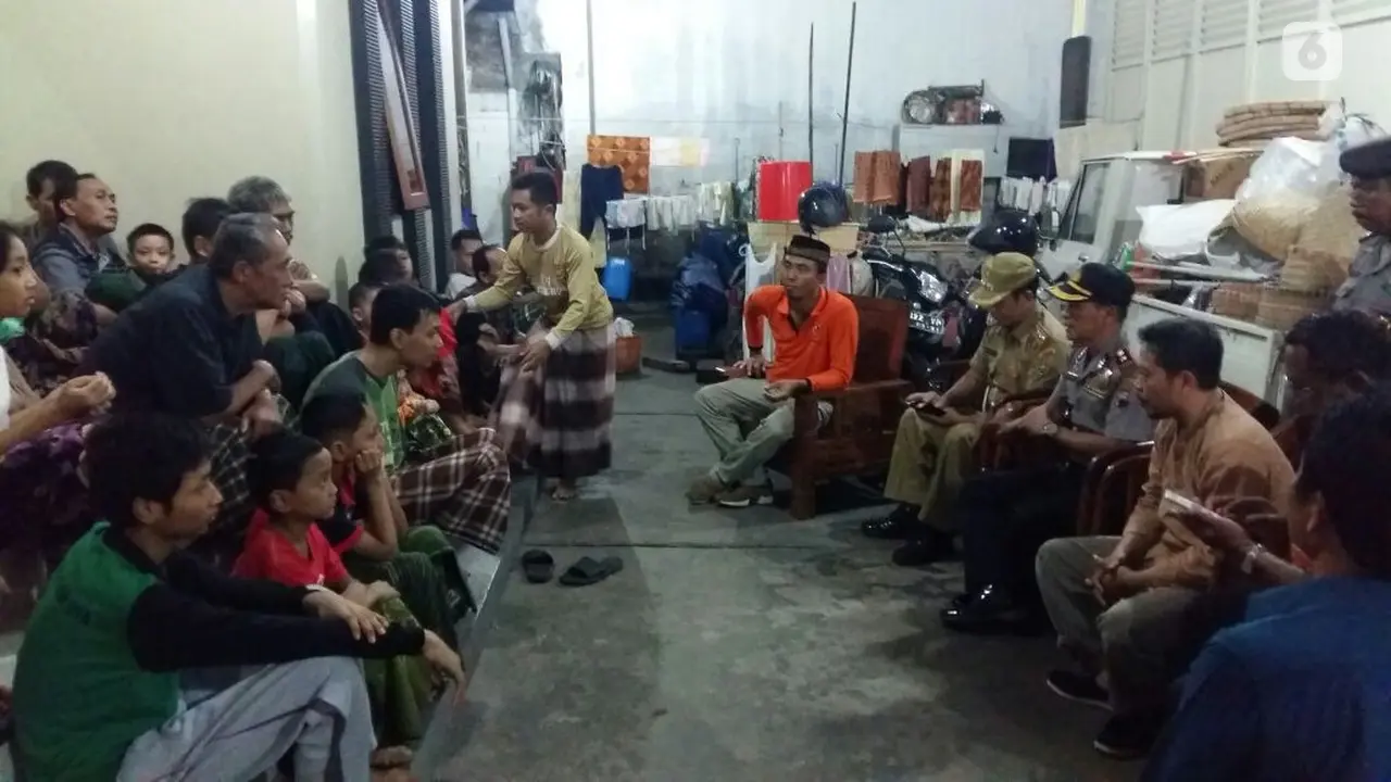 Dianggap Sesat, Komunitas Bersarung dan Berkain Digerebek