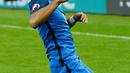 Gelandang Prancis, Dimitri Payet melakukan selebrasi usai mencetak gol kegawang Islandia pada perempat final Piala Eropa di Stade Velodrome, Perancis, (3/7). Prancis akan bertemu Jerman pada semifinal Euro 2016. (REUTERS/John Sibley) 