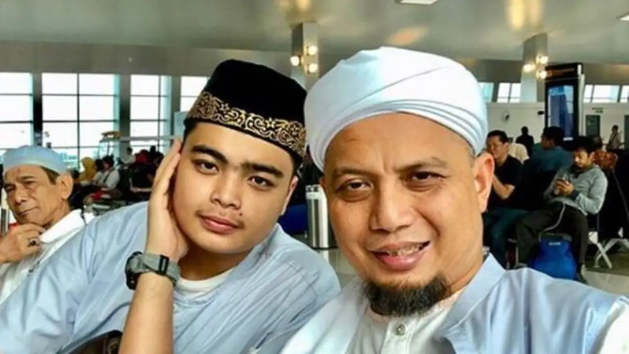 Ustaz Arifin Ilham (Foto: Instagram/@ameer_azzikra)