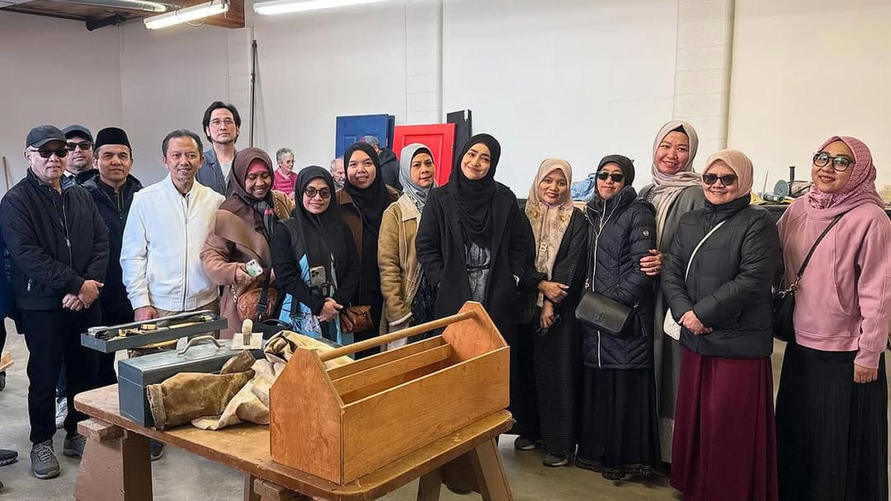 5 Potret Cindy Fatikasari dan Tengku Firmansyah Perlihatkan Masjid Indonesia Pertama di Kota Edmonton
