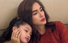 6 Potret Ussy Sulistiawaty dan Sheva Habiskan Waktu Bersama, Aura Kecantikan Anak Andhika Pratama Ini Kian Terpancar di Usia 8 Tahun