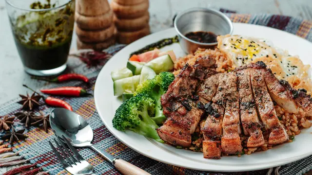 Jika Anda Mengonsumsi Protein Secara Berlebihan, Inilah yang Dapat Terjadi pada Tubuh Anda