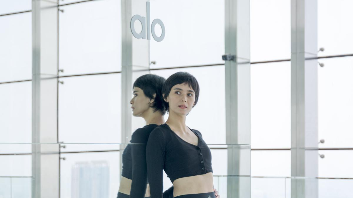 Rayakan International Yoga Day, Sejumlah Selebritas Lakukan Yoga dengan View Keindahan Landskap Jakarta