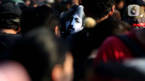 Aksi Kamisan ke-876, Ratusan Orang Berpakaian Serba Hitam Penuhi Area Depan Istana Negara