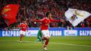 Raul Jimenez melakukan selebrasi usai mencetak gol kegawang Muenchen di leg kedua Liga Champions di Stadion Da Luz, Lisboa, Portugal (14/4). Muenchen berhak lolos ke semifinal usai  menahan imbang Benfica dengan skor 2-2. (Reuters/Rafael Marchante)