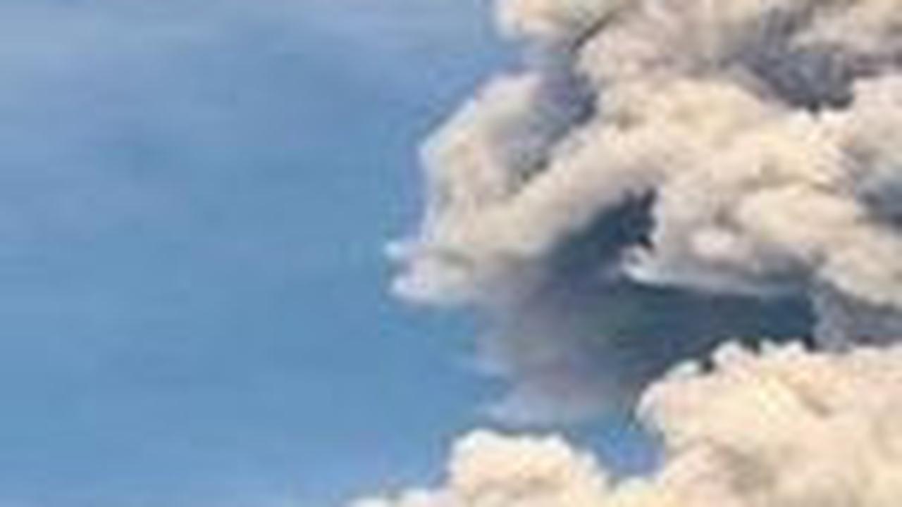 Tak Bisa Pakai Water Boombing, Ini Penyebab Pemadaman Api di Gunung Agung Pakai Cara Manual