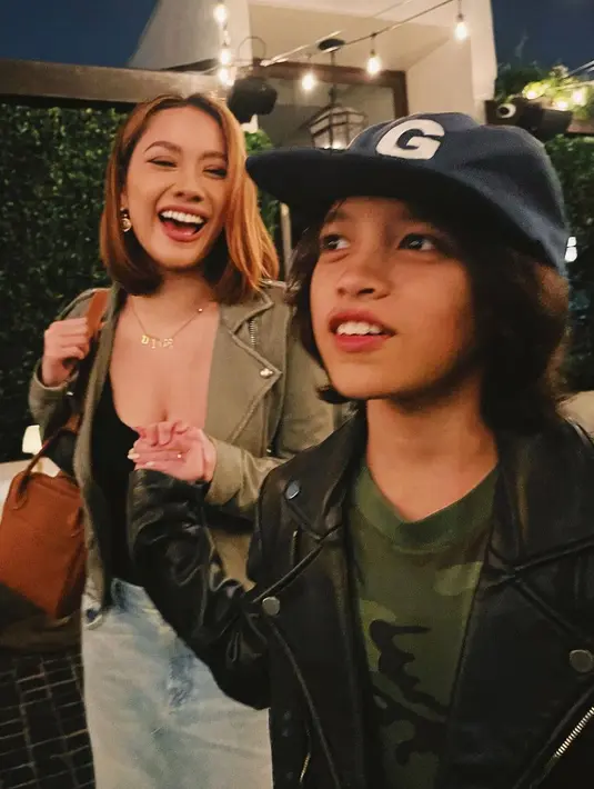 BCL terlihat sangat mencintai Noah. Dia pun selalu mencari cara untuk menyenangkan hati sang anak. [instagram/bclsinclair]