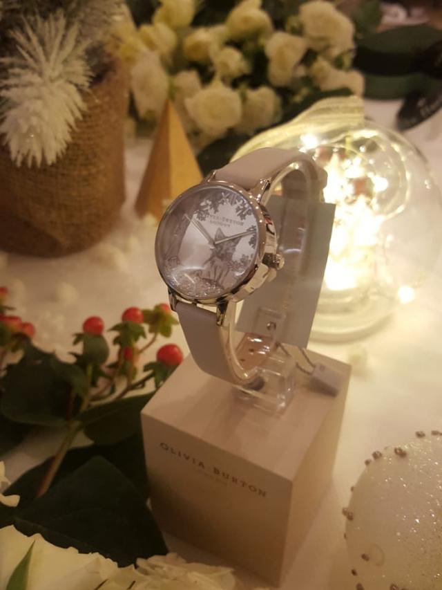 Must Have Item Koleksi Jam Tangan  dengan Hiasan  Batuan 