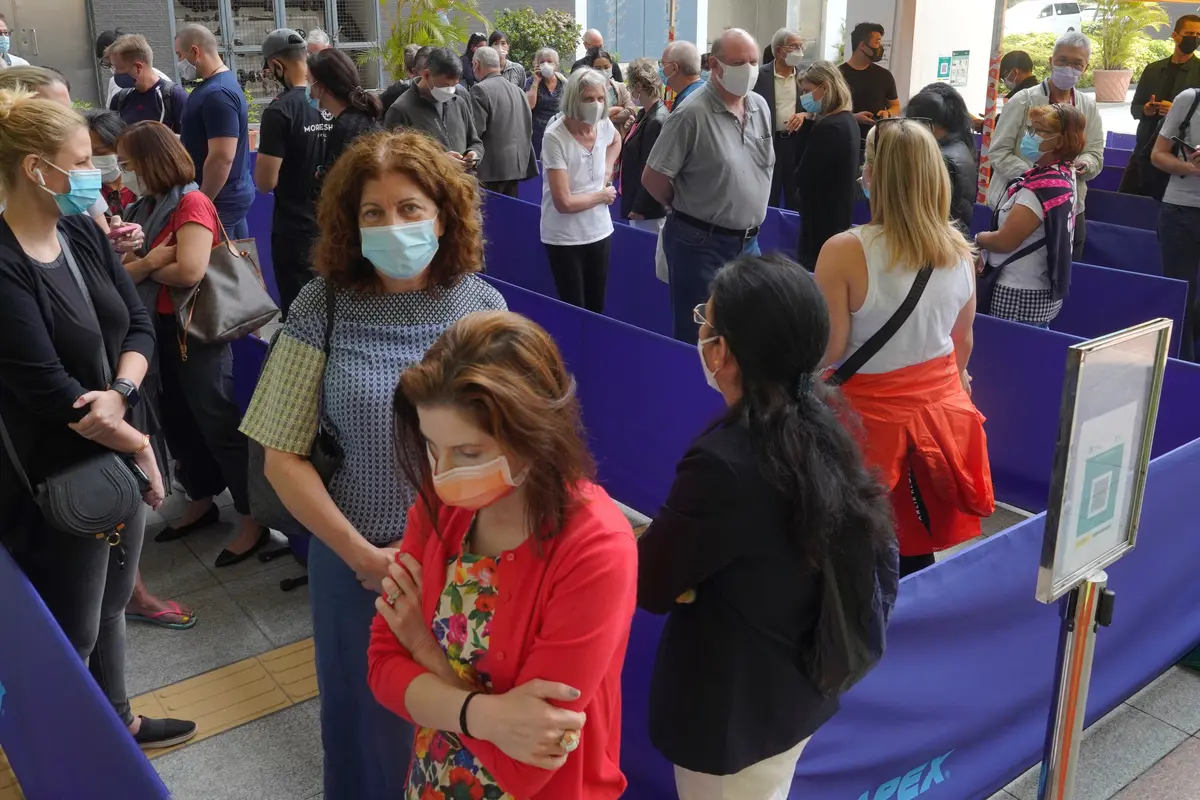 Vaksin Pfizer Disetop Sementara di Hong Kong