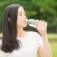 ilustrasi minum air putih/miya227/Shutterstock