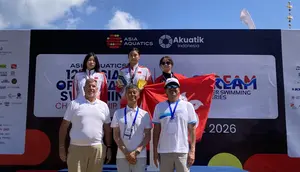 Para peraih medali nomor 10K di 12th AOWSC 2026 yang diselenggarakan di Pantai Jimbaran, kawasan InterContinental Resort Bali, pada Senin (15/6/2026). (Bola.com/Alit Binawan)
