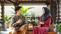 280 Pantun Nyindir Kawan yang Kocak dan Mengena, Bikin Sadar Diri