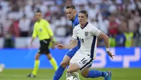 Gelandang Timnas Inggris, Conor Gallagher, saat bertanding melawan Slovenia pada laga Grup C Euro 2024, Rabu (26/6/2024) dini hari WIB. (AP Photo/Andreea Alexandru)