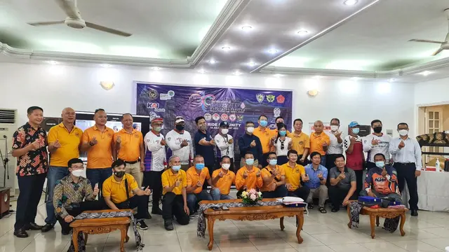 Foto bersama pada Gathering WIMT 2022 dengan Bikers Viet Nam di KBRI Hanoi (1/8).