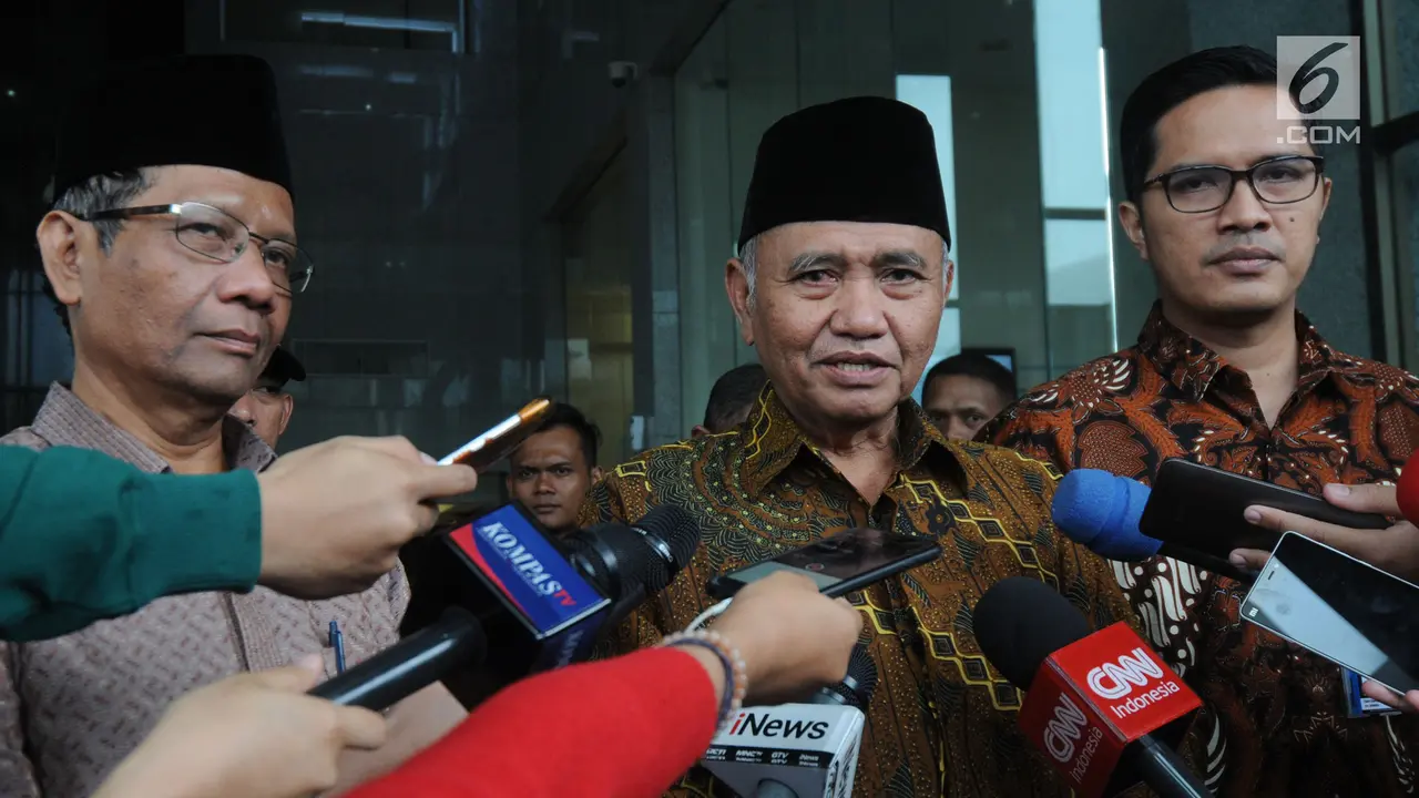 Mahfud MD Hadiri Halalbihalal Alumni KPK