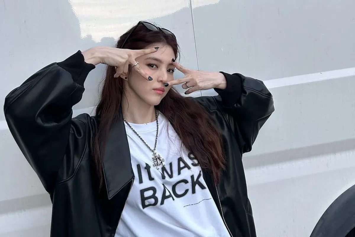 Han So Hee di balik layar MV SEVEN Jungkook. (Foto: Instagramxeesoxee)