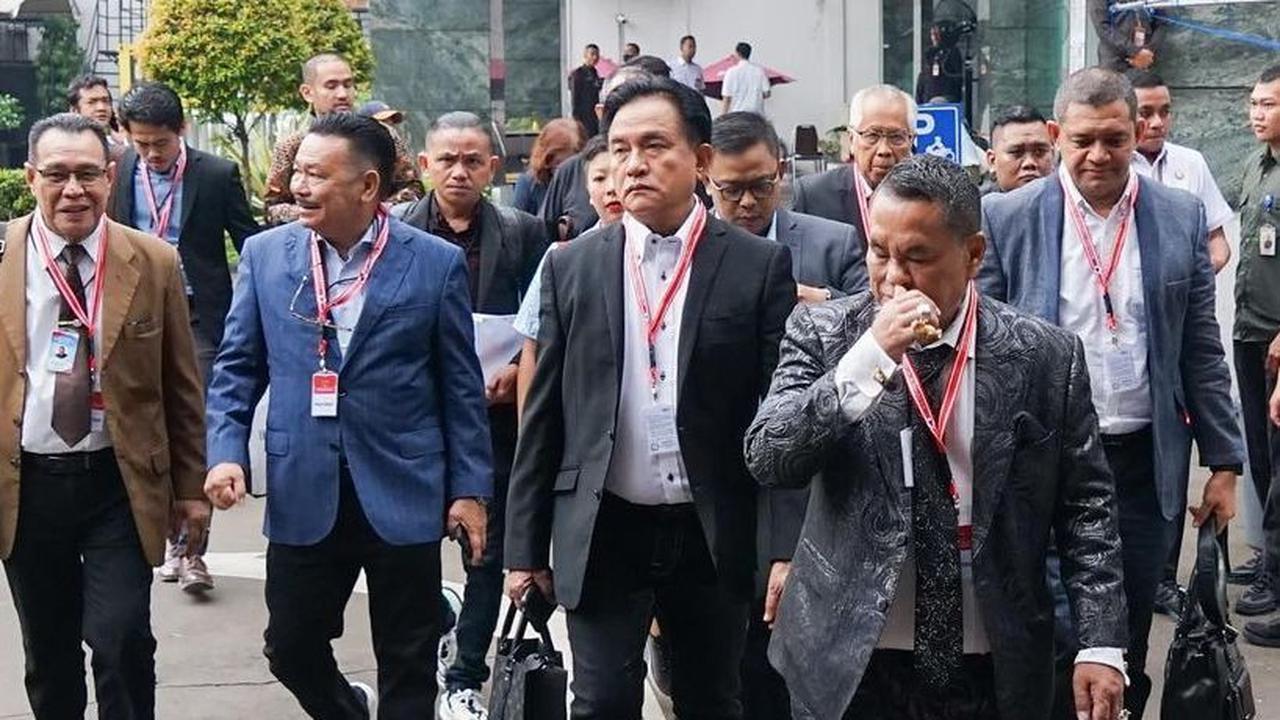 Canda Hotman Paris Sebut Bambang Widjojanto Paling Ganteng di Sidang MK