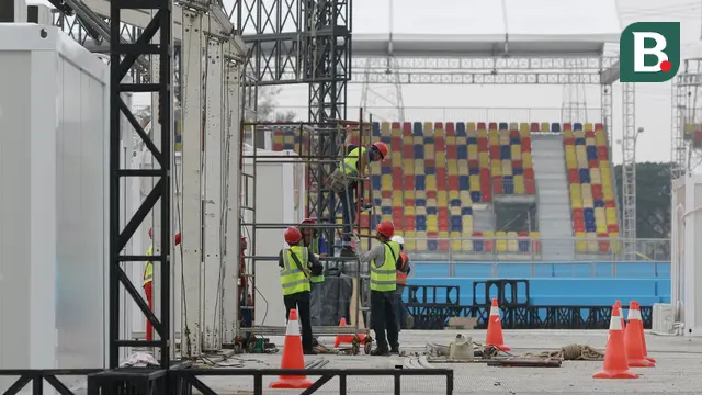 Foto: Melihat Kesibukan Pekerja Jelang Balapan Formula E di Jakarta
