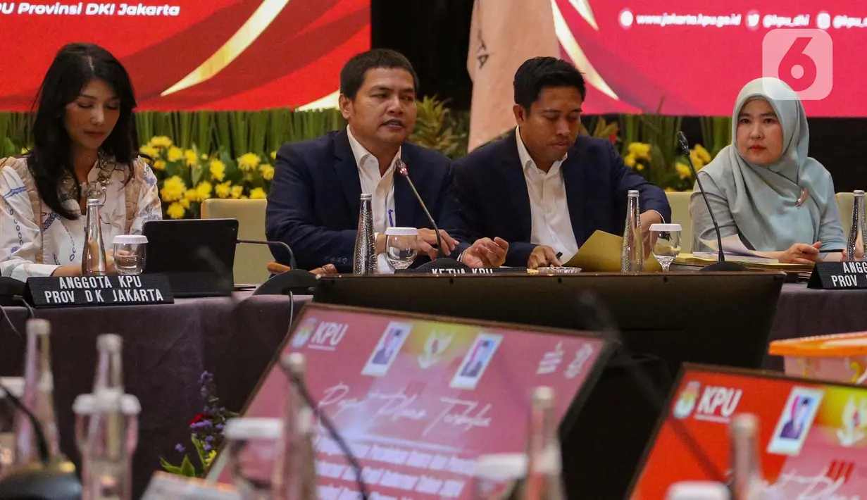 Sementara, kandidat lainnya, pasangan nomor urut 1 Ridwan Kamil-Suswono memperoleh suara sebanyak 2.183.239 atau 39,40 persen, dan pasangan nomor urut 2 Dharma Pongrekun-Kun Wardhana yang meraih 459.230 suara atau 10,53 persen. (Liputan6.com/Angga Yuniar)