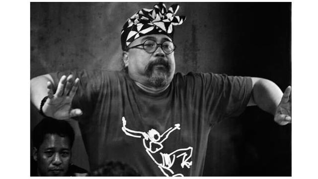 Aktif sebagai anggota teater