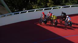 Sementara, untuk medali emas diraih Zubir Nur Aisyah Mohamad (Malaysia) dan Valencia Tan (Singapura) yang membawa pulang medali perak. (Bola.com/Bagaskara Lazuardi)