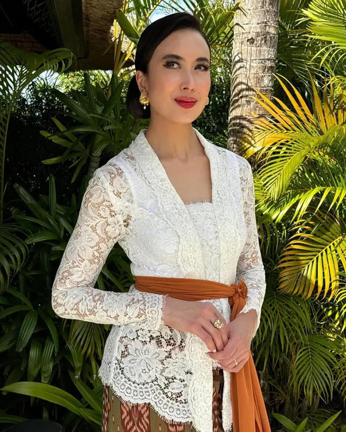7 Potret Menteri Pariwisata Widiyanti Putri Tampil Sederhana, Dikenal Tajir
