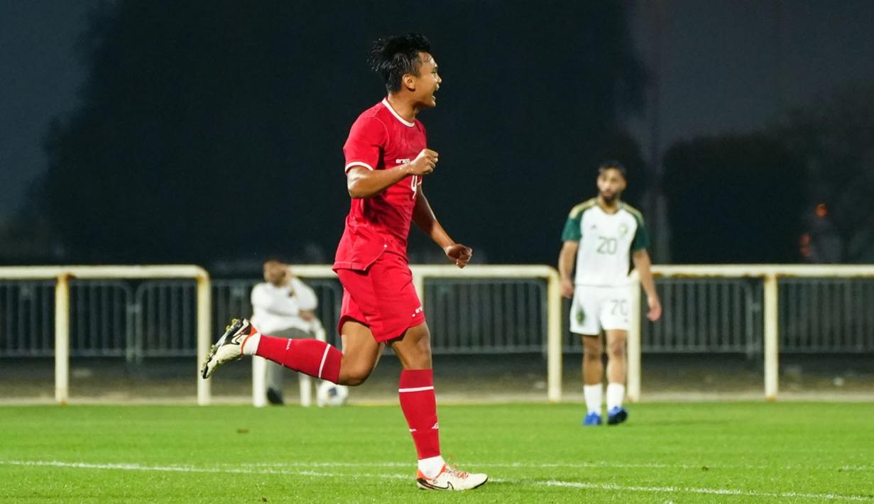 Bek tengah Timnas Indonesia U-23, Komang Teguh mencetak gol pada menit ke-32 untuk menyamakan kedudukan menjadi 1-1. (Dok. PSSI)