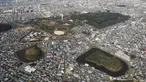 Pandangan udara menunjukkan bagian dari kompleks makam kuno Mozu-Furuichi (Mozu-Furuichi Kofun Group) di Provinsi Osaka, Jepang, Selasa (4/2/2020). UNESCO menetapkan Mozu-Furuichi sebagai warisan dunia kategori budaya pada tahun 2019 lalu. (Xinhua/Du Xiaoyi)