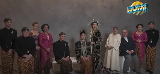 Usai 17 tahun cerai tapi kompak demi anak, 8 potret kebersamaan ortu Alyssa Daguise di hari pernikahan