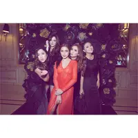 Bukan hanya dari sahabatnya, hadiah spesial pun diberikan El Barack untuknya. Dan pastinya menjadi kado terindah yang sangat spesial bagi Jessica di usia ke-30 tahunnya ini. (Instagram)