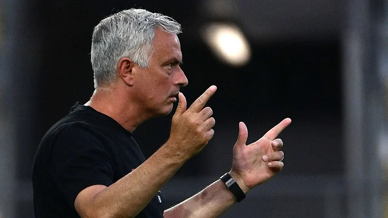 Foto: Jose Mourinho Sang Pawang Baru Serigala Roma, Tunjukkan Hasil Impresif di Laga Uji Coba