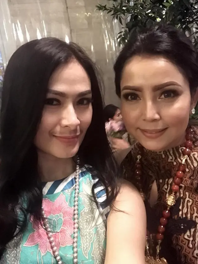 [Bintang] Ultah Pernikahan ke-17 Mayangsari dan Bambang Trihatmodjo