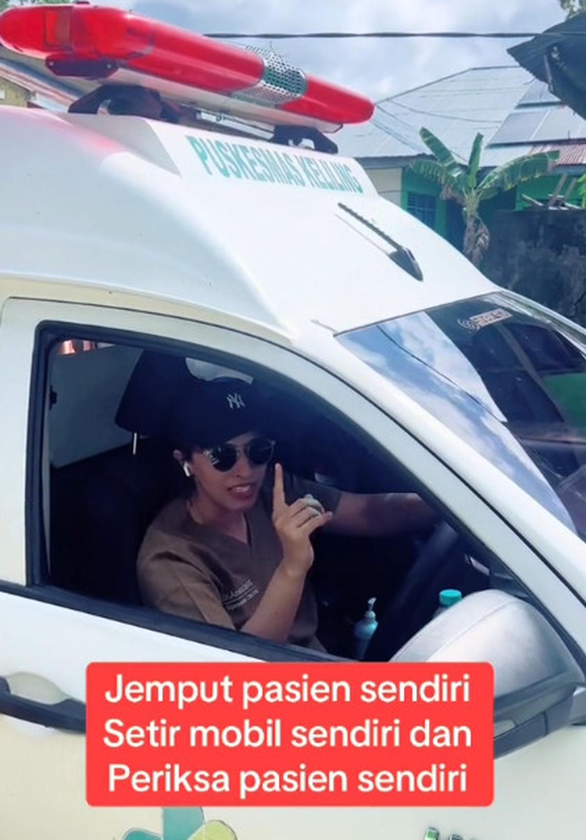 Viral Momen Dokter Setir Mobil Ambulan untuk Jemput Dua Pasiennya yang Hamil, Aksinya Banjir Pujian Warganet