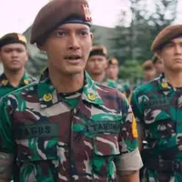 Fedi Nuril jadi TNI di film Doea Tanda Cinta. Foto: Youtube