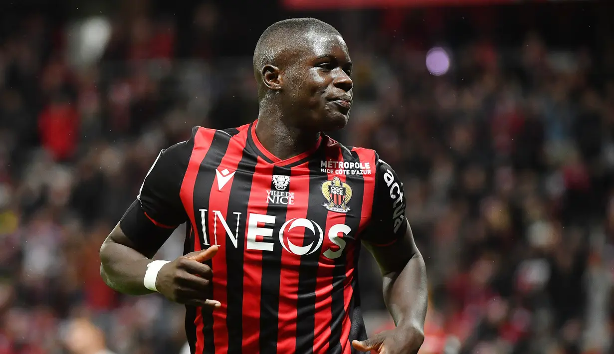 5. Malang Sarr (bebas transfer) - Pemain asal Prancis ini telah sepakat untuk bergabung Chelsea setelah kontraknya bersama Nice berakhir. Malang Sarr akan menyelesaikan tes medis pada pekan ini sebelum resmi pindah ke Stamford Bridge. (AFP/Yann Coatsaliou)